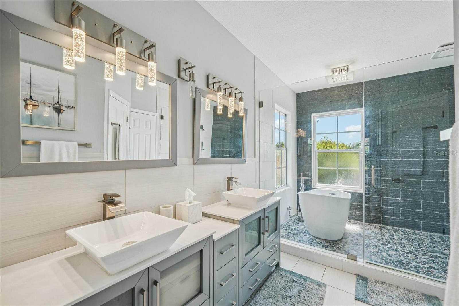 750 SAND PINE DR NE, ST PETERSBURG, FL, 33703