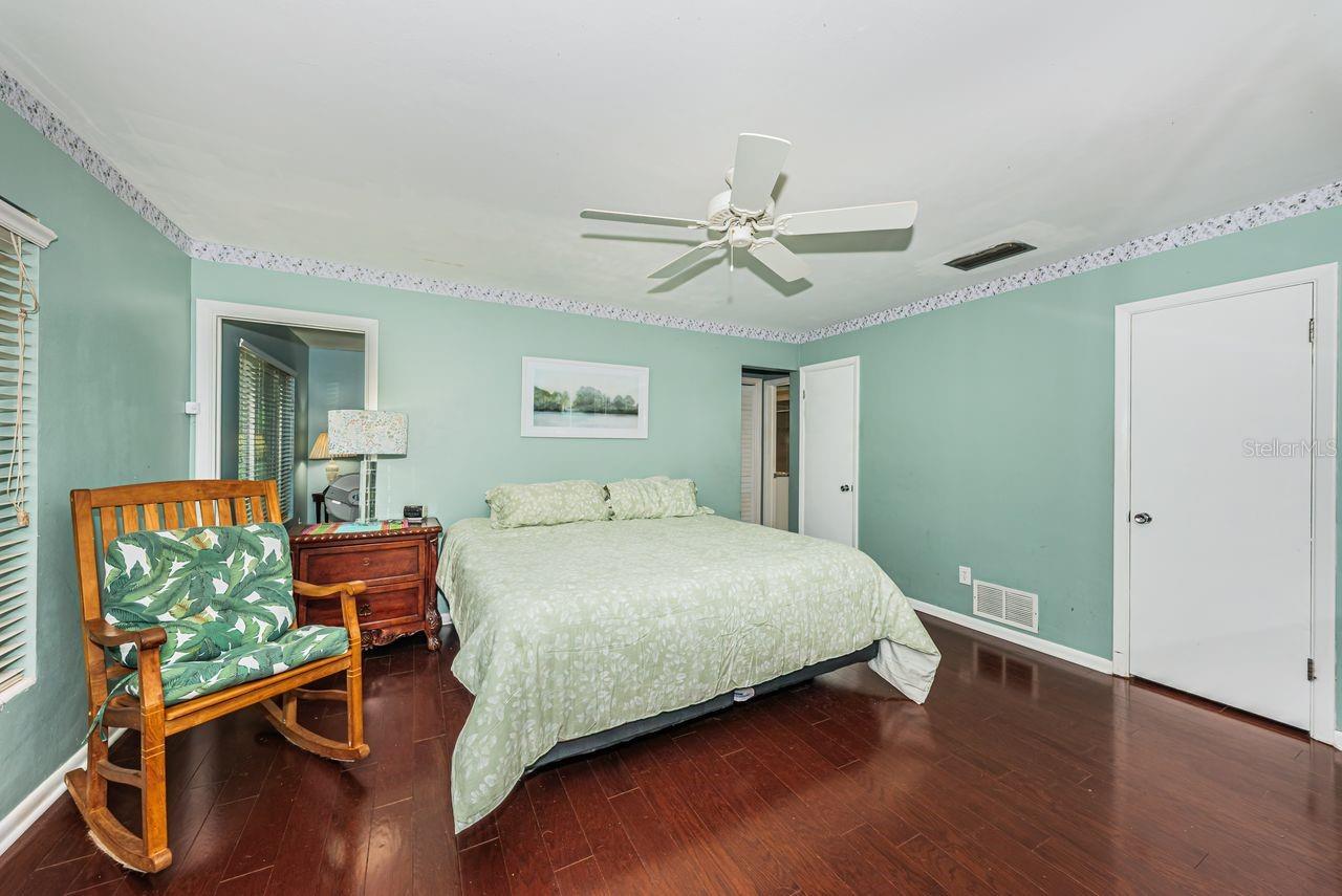 1704 CYPRESS AVE, BELLEAIR, FL, 33756