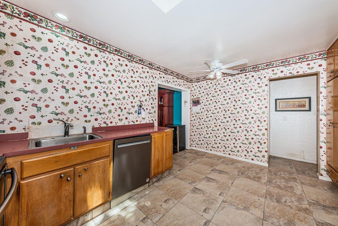 1704 CYPRESS AVE, BELLEAIR, FL, 33756