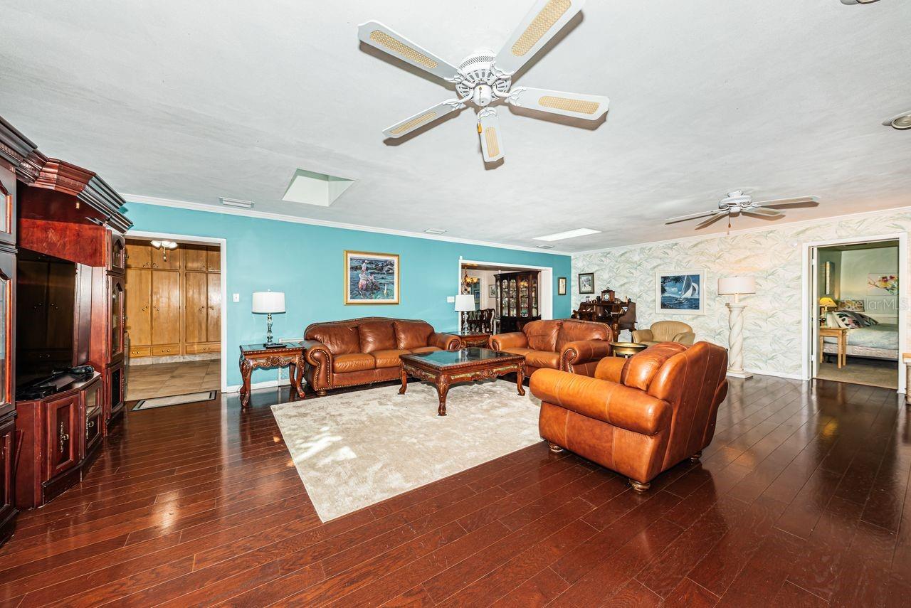 1704 CYPRESS AVE, BELLEAIR, FL, 33756