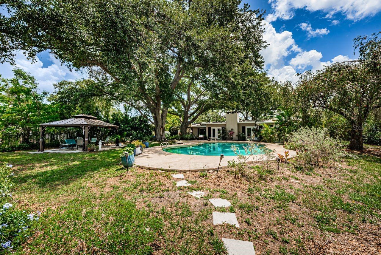 1704 CYPRESS AVE, BELLEAIR, FL, 33756