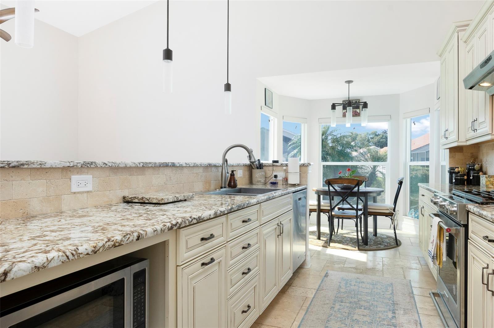 750 WHITE SAND DR NE, ST PETERSBURG, FL, 33703