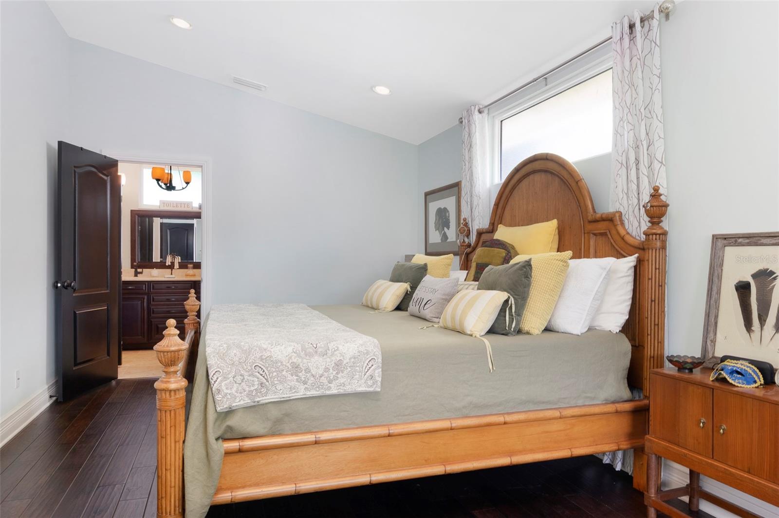 750 WHITE SAND DR NE, ST PETERSBURG, FL, 33703