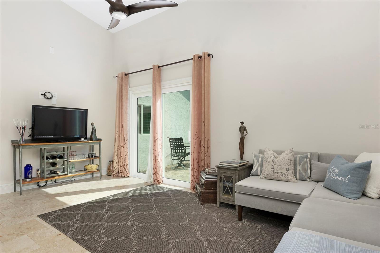 750 WHITE SAND DR NE, ST PETERSBURG, FL, 33703
