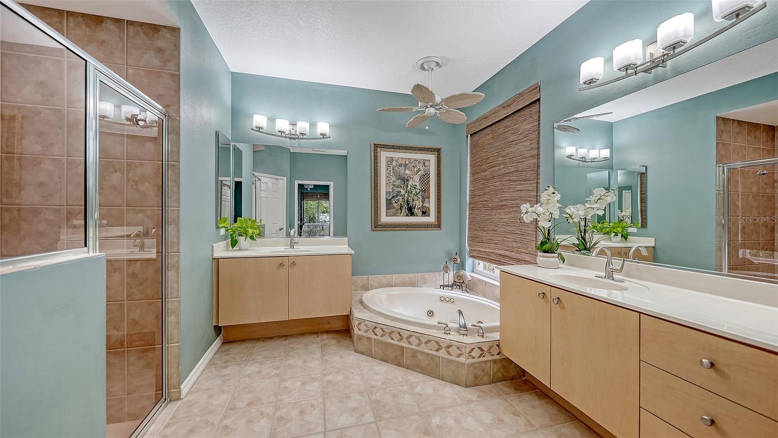 4823 CARRINGTON CIR, SARASOTA, FL, 34243