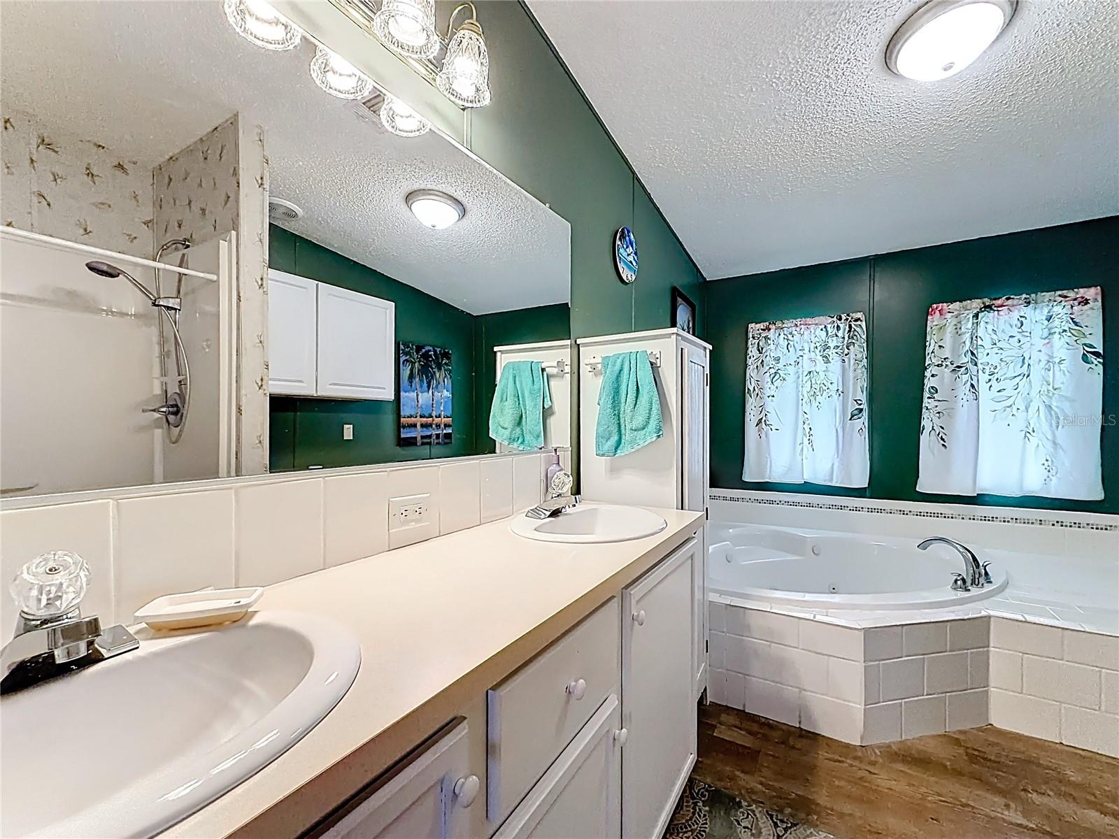 1658 ELKHART CIR, TAVARES, FL, 32778
