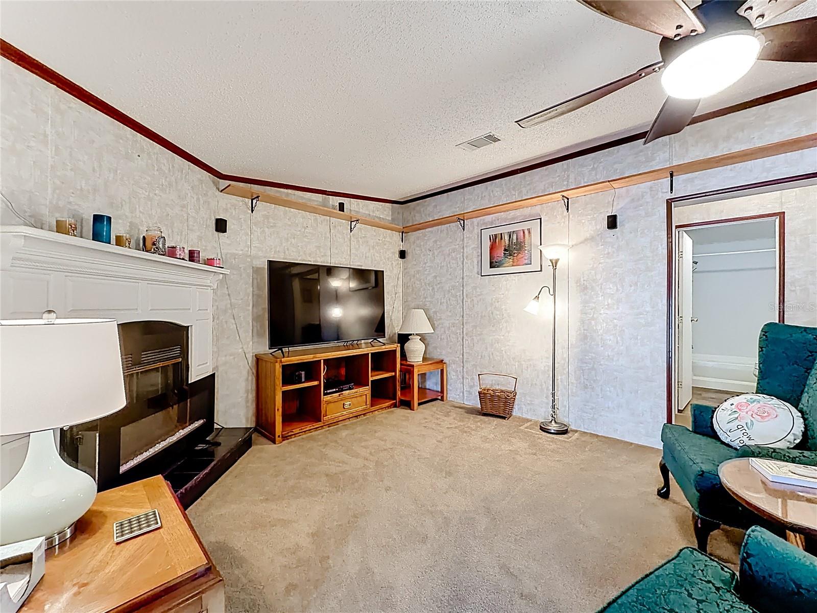1658 ELKHART CIR, TAVARES, FL, 32778