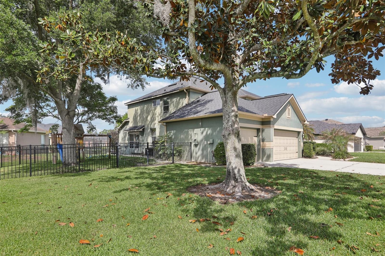 Shady trees included