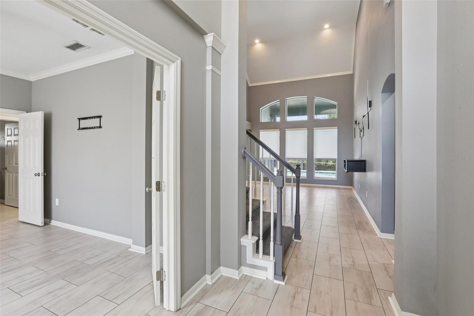 Entryway view (Flex space to left)