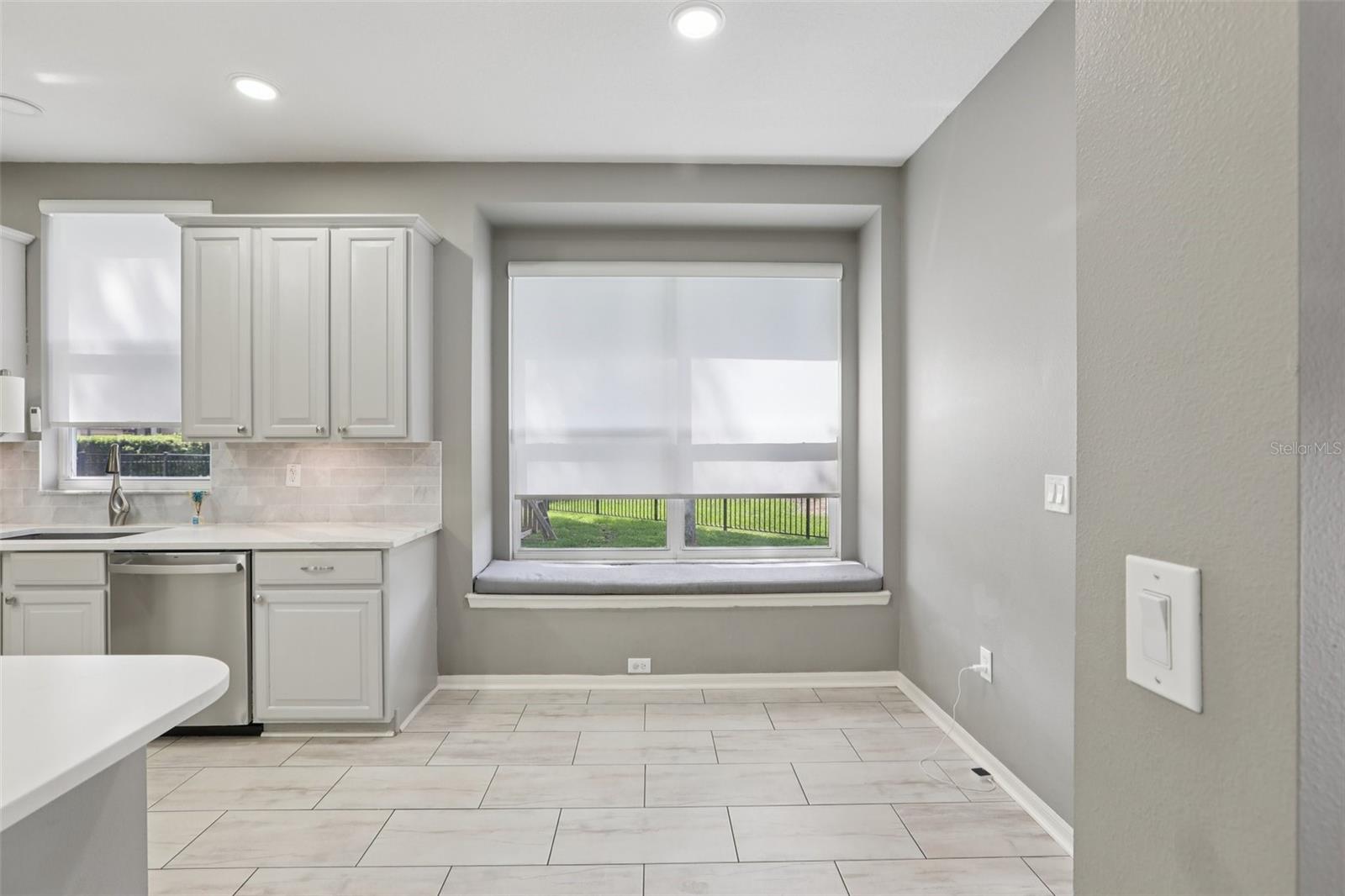 Breakfast nook w/ window seat