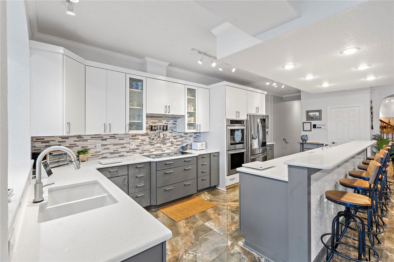 830 PINELLAS BAYWAY S, ST PETERSBURG, FL, 33715