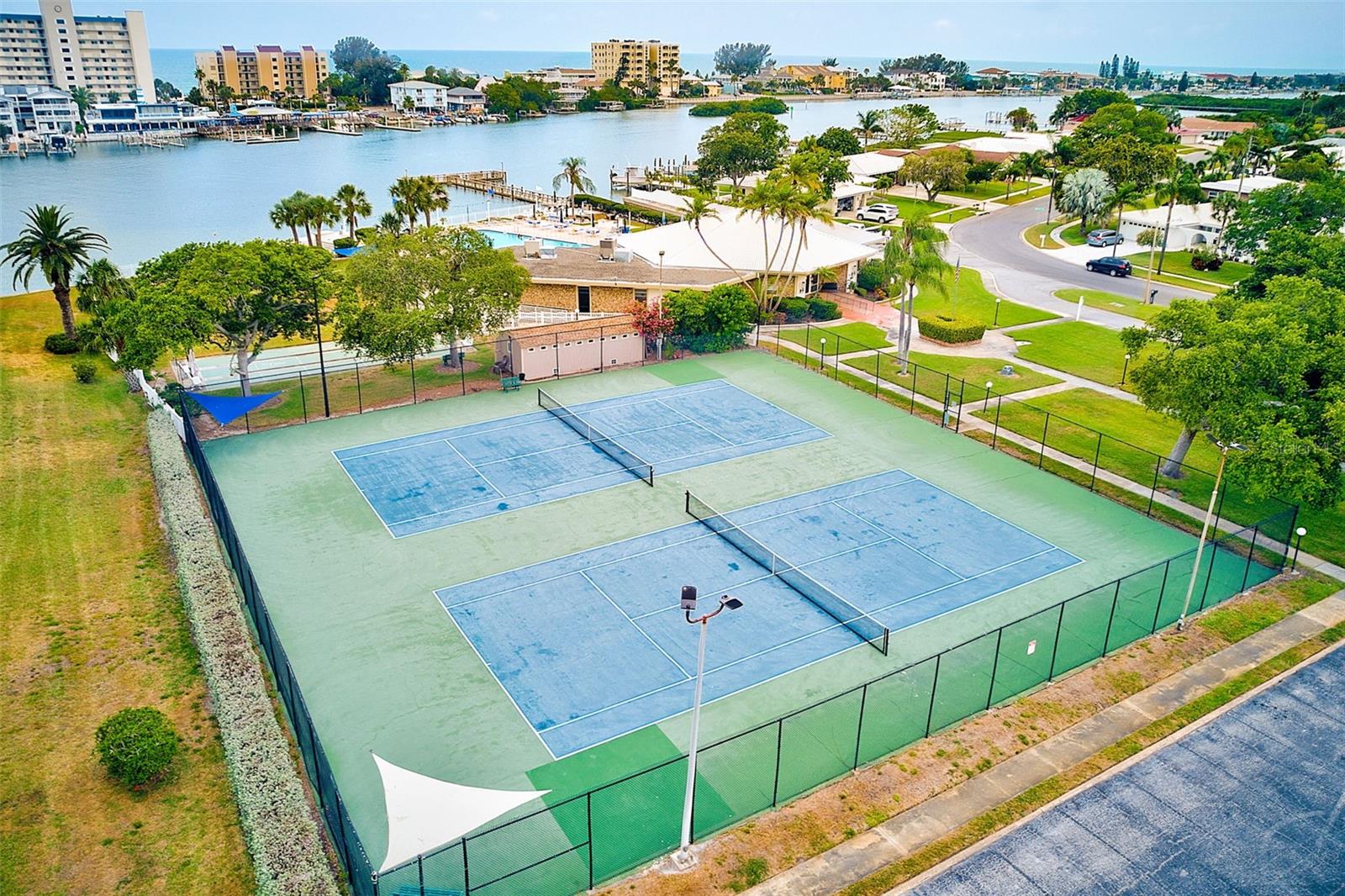 14901 SOVEREIGN DR, LARGO, FL, 33774