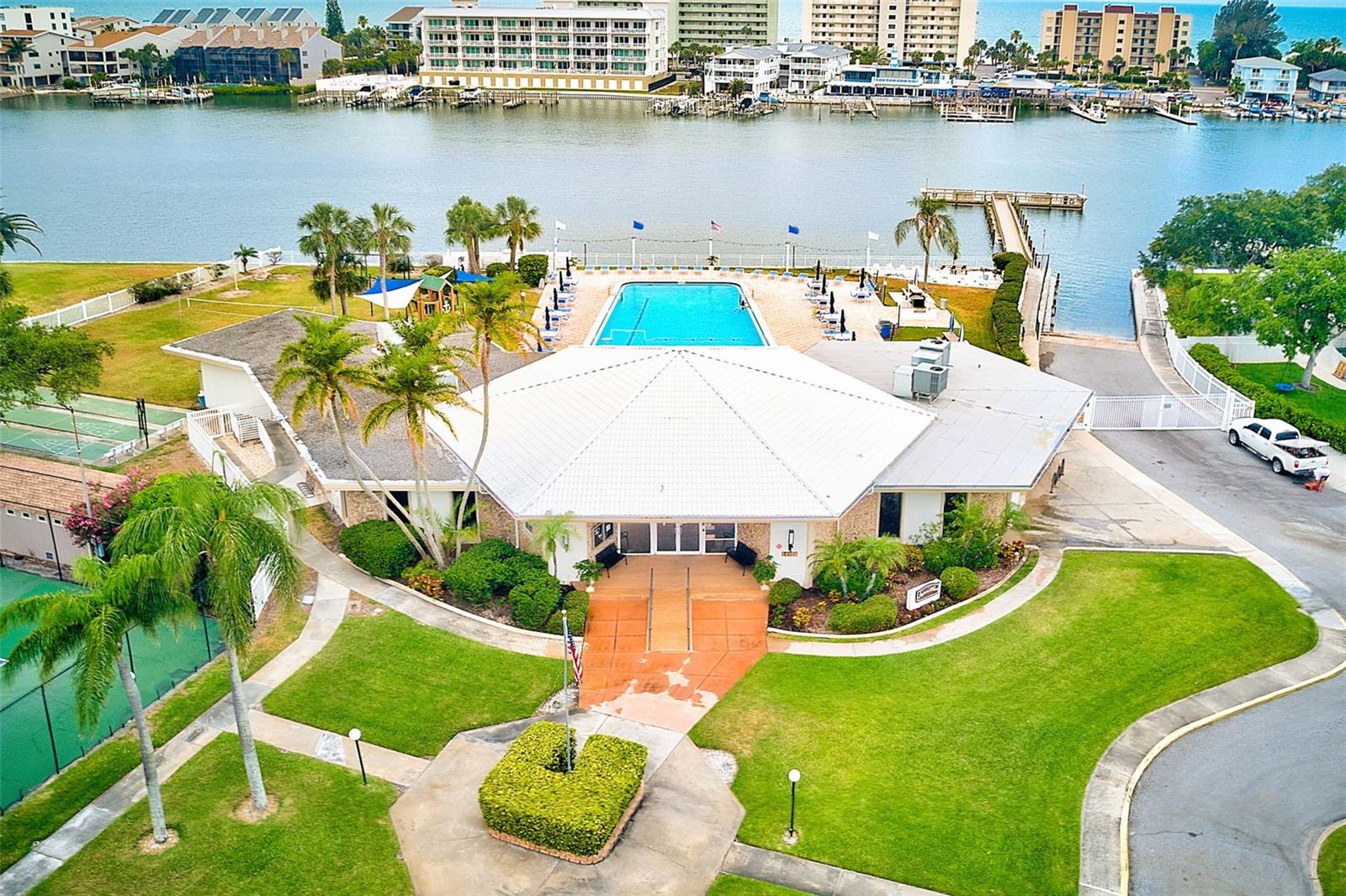 14901 SOVEREIGN DR, LARGO, FL, 33774