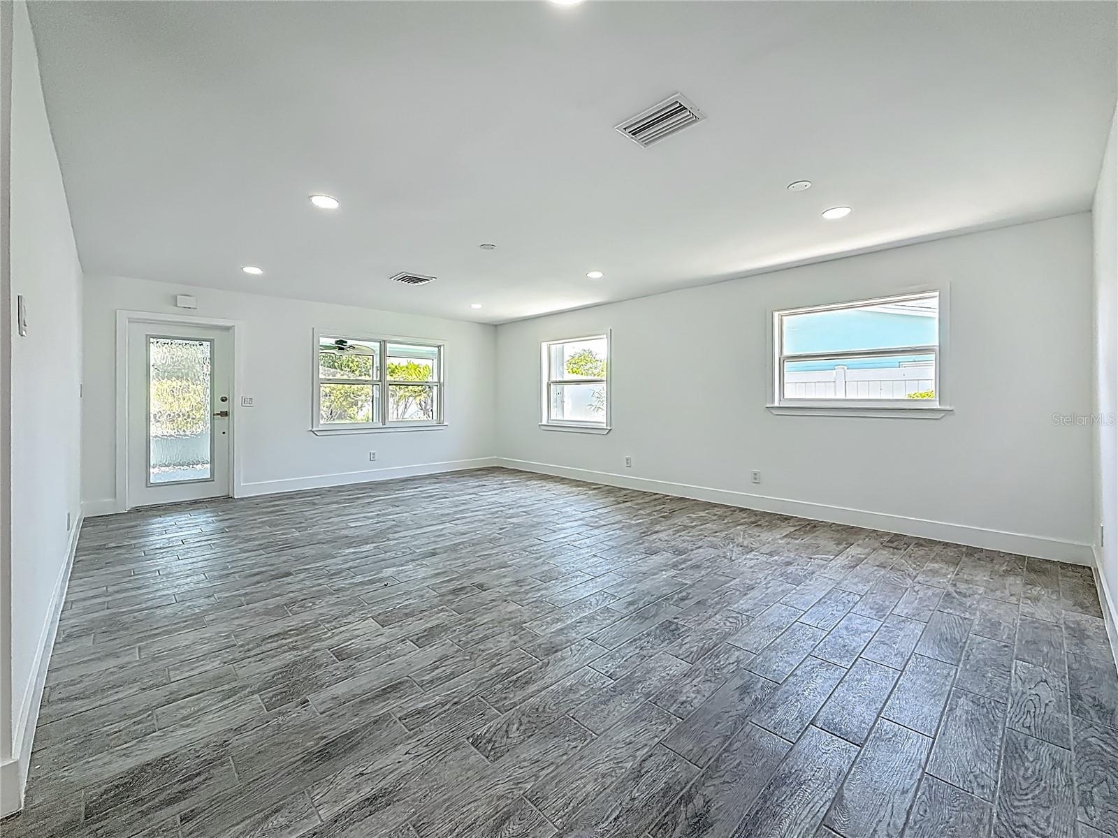 3768 ARKANSAS AVE NE, ST PETERSBURG, FL, 33703