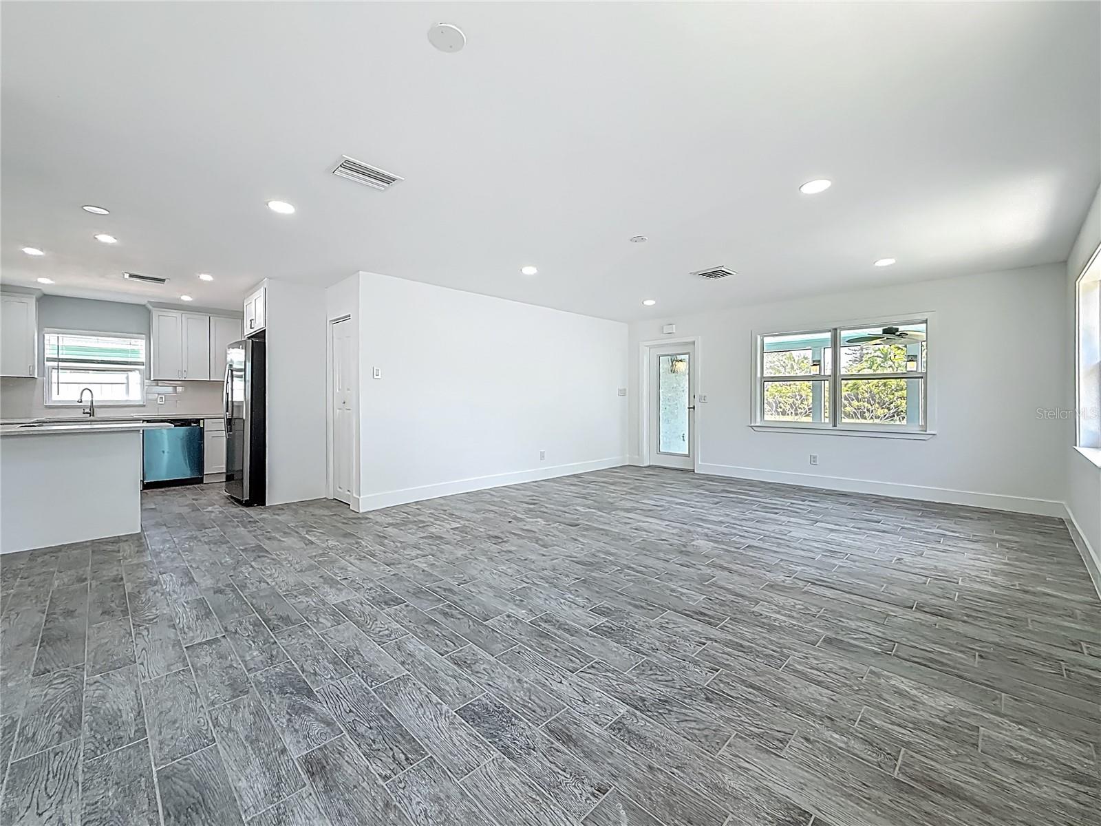 3768 ARKANSAS AVE NE, ST PETERSBURG, FL, 33703