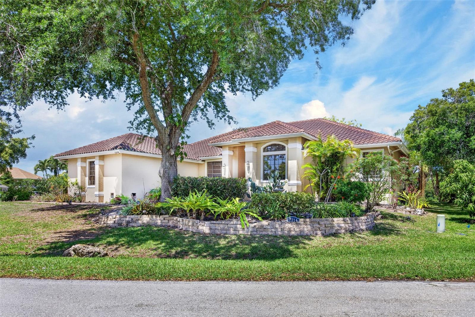 7214 HENDRY CREEK DR, FORT MYERS, FL, 33908