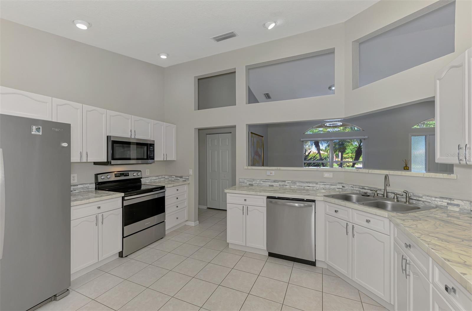 6632 DEERING CIR, SARASOTA, FL, 34240