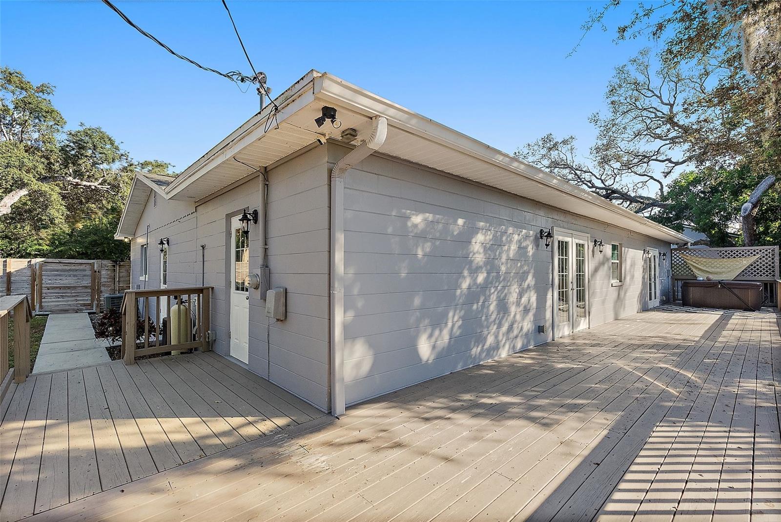 5080 OAKLAWN LN, ST PETERSBURG, FL, 33708