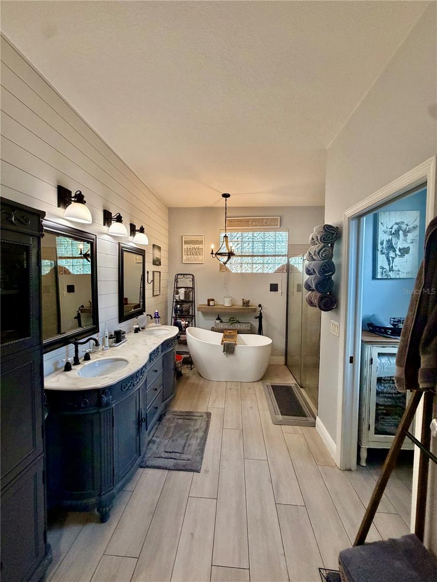 2040 PARK FOREST BLVD, MOUNT DORA, FL, 32757