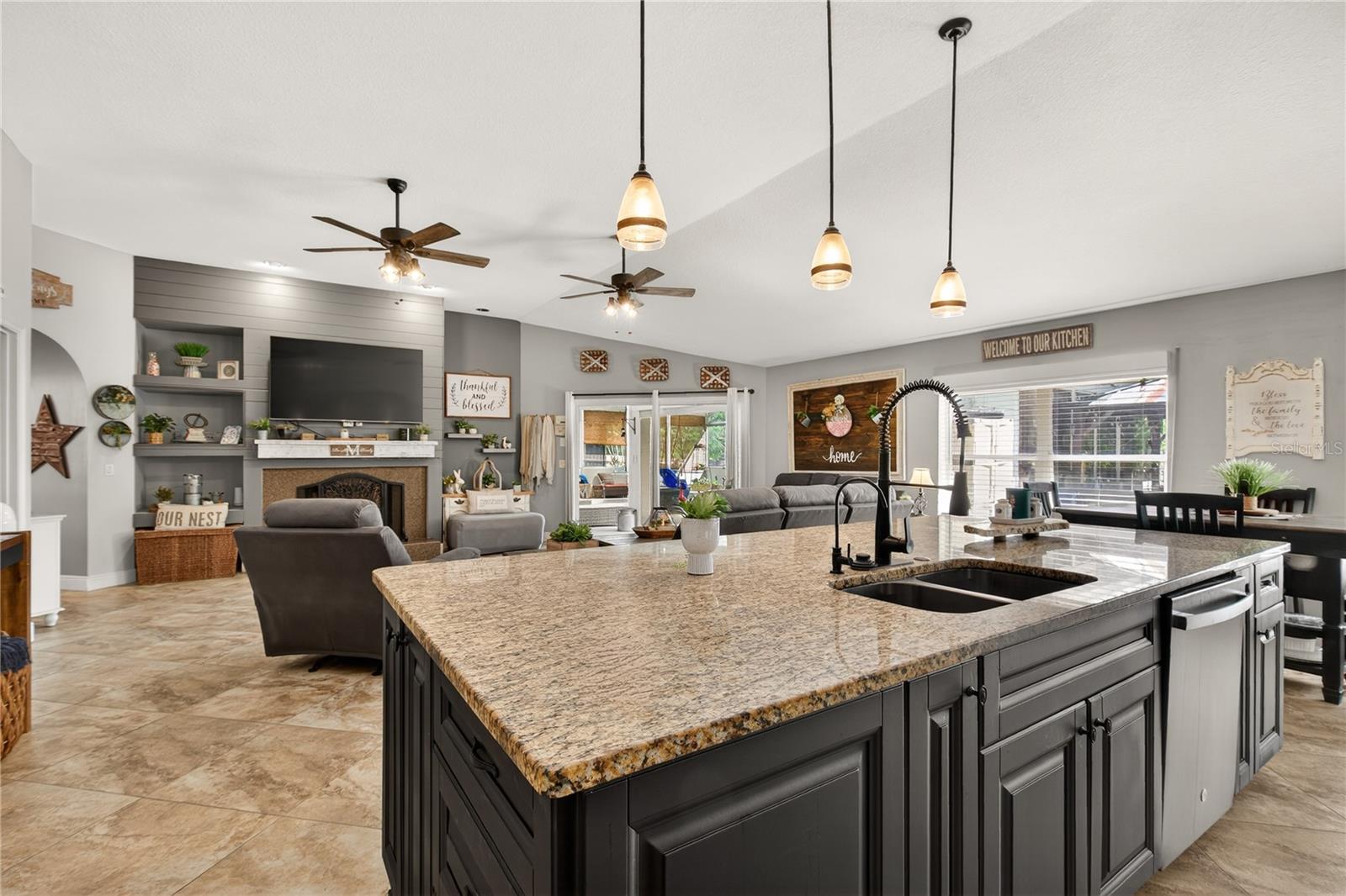 2040 PARK FOREST BLVD, MOUNT DORA, FL, 32757
