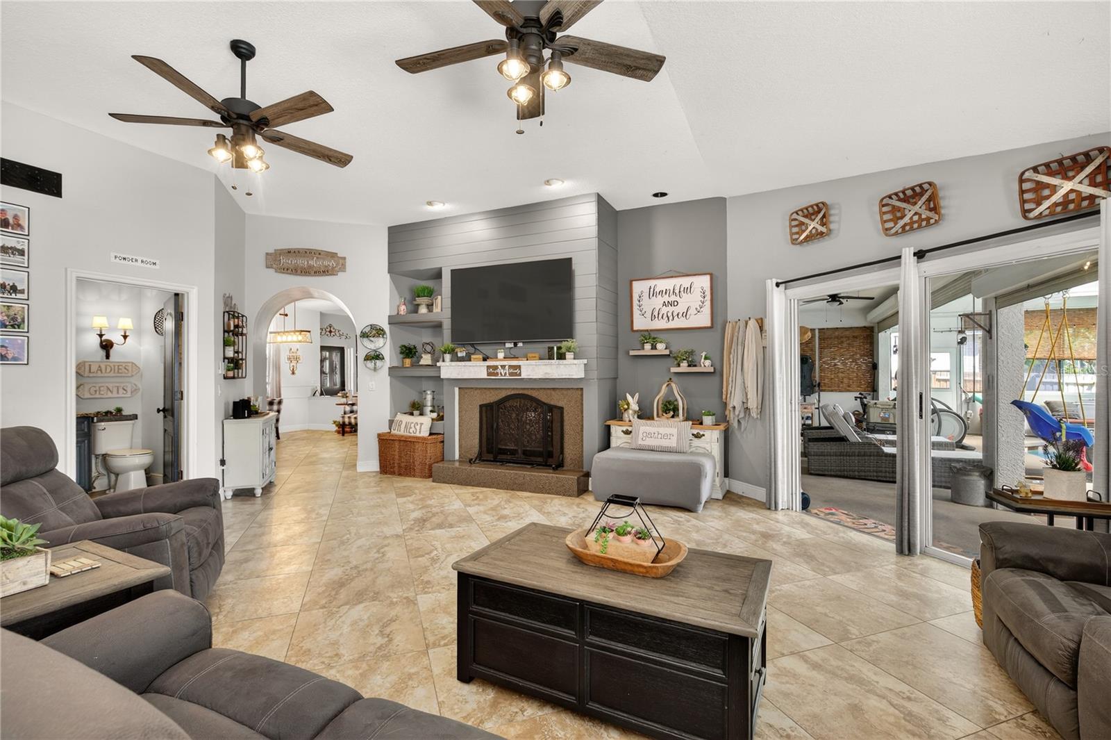 2040 PARK FOREST BLVD, MOUNT DORA, FL, 32757