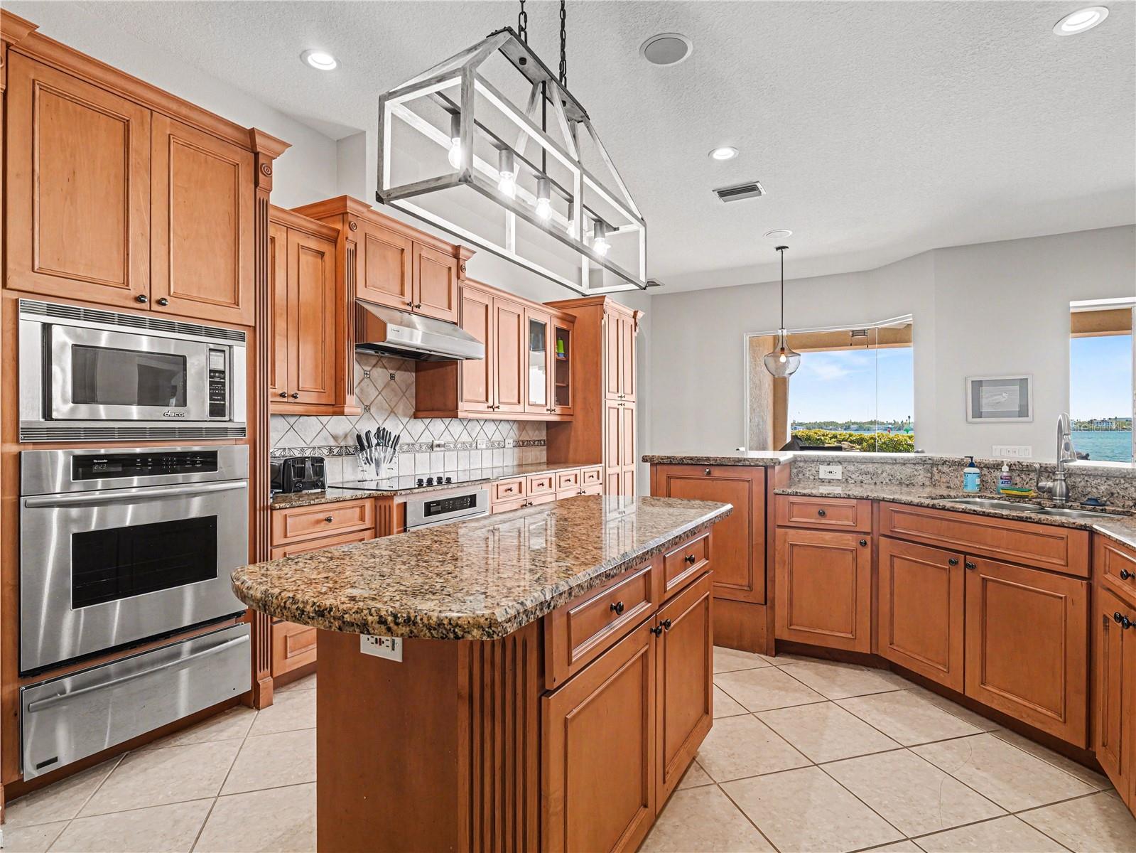 102 12TH AVE E, PALMETTO, FL, 34221