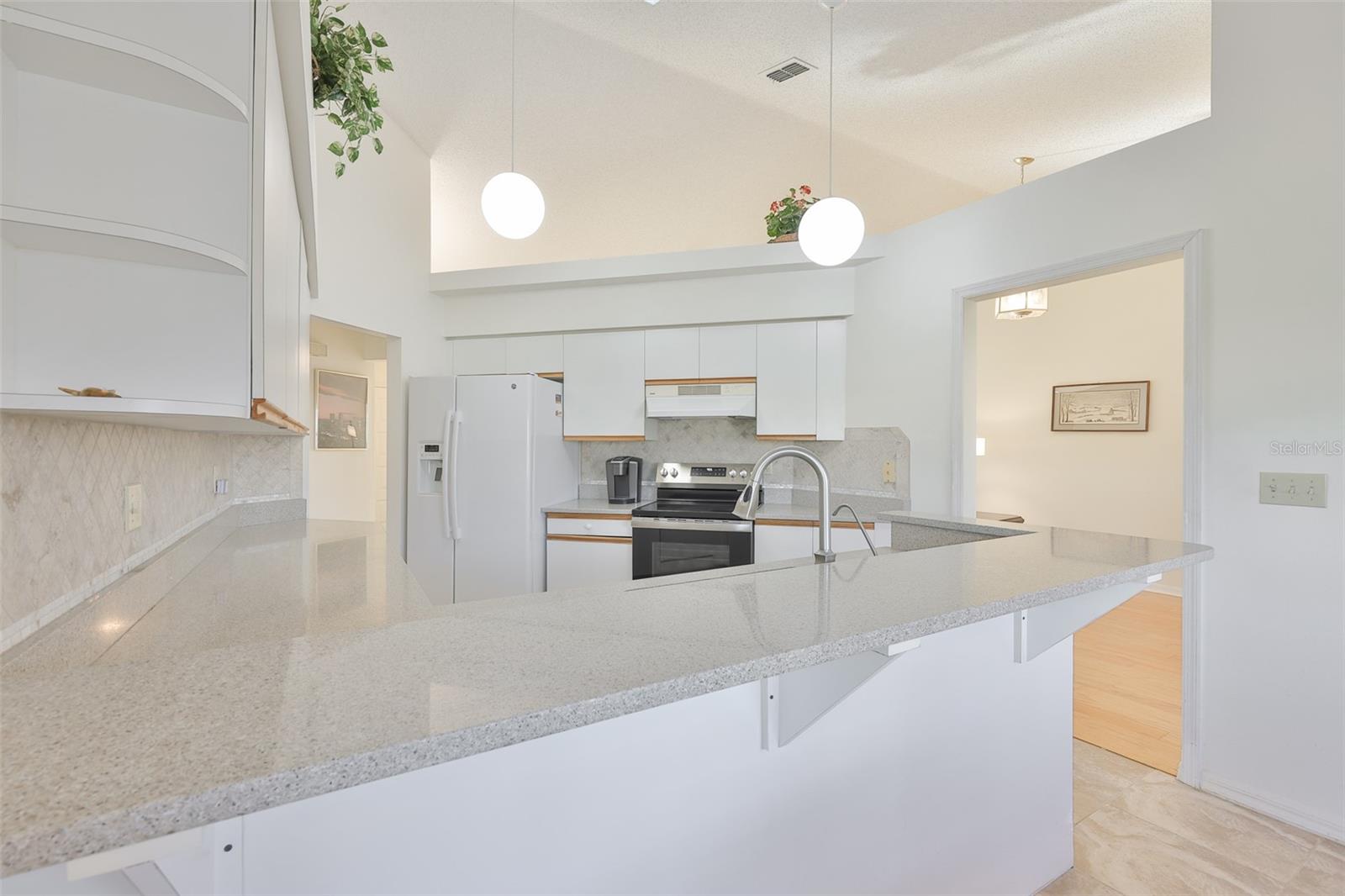 2023 NEW BEDFORD DR, SUN CITY CENTER, FL, 33573