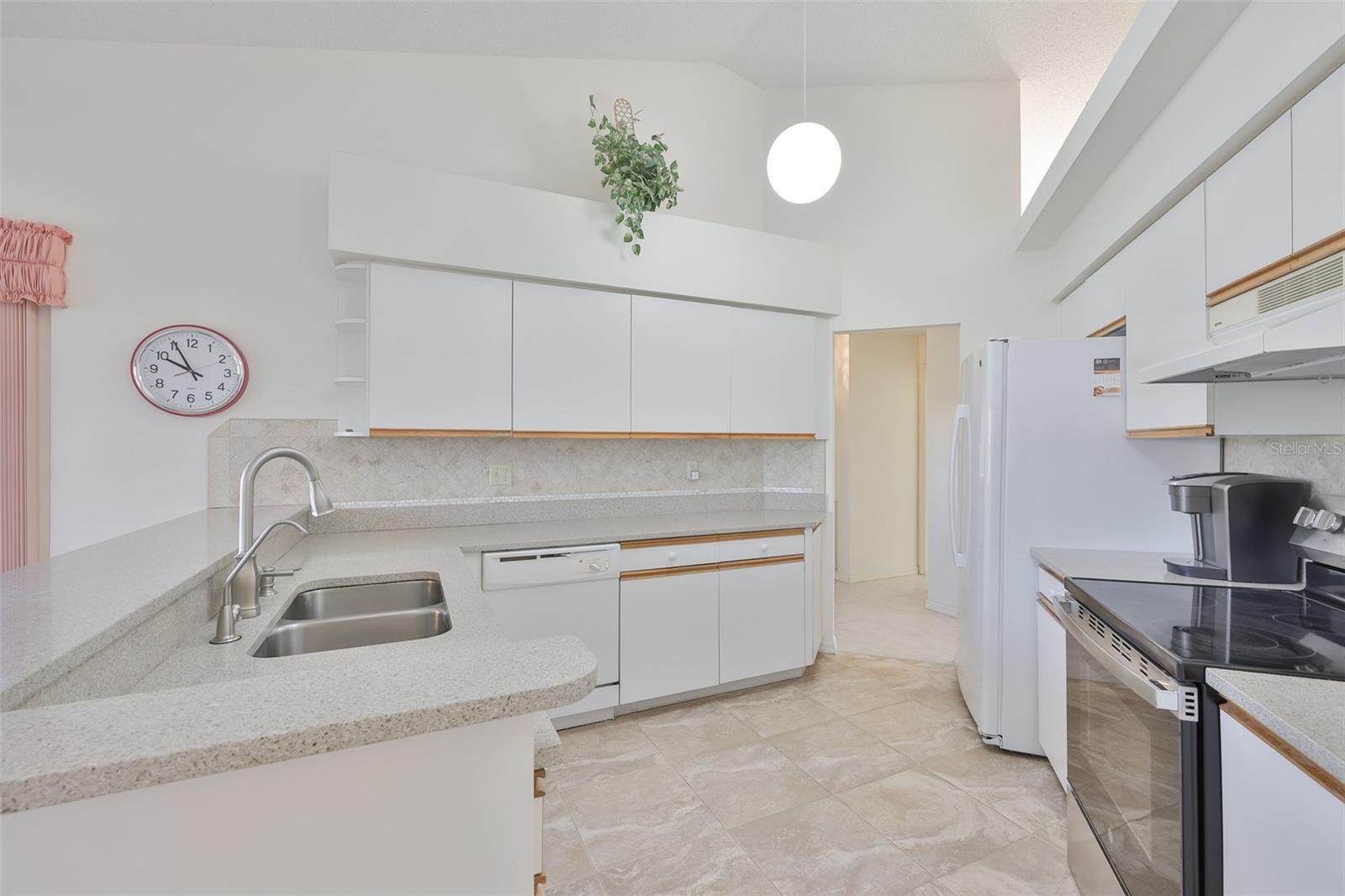 2023 NEW BEDFORD DR, SUN CITY CENTER, FL, 33573