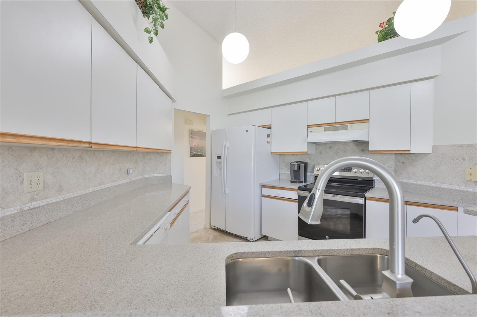 2023 NEW BEDFORD DR, SUN CITY CENTER, FL, 33573