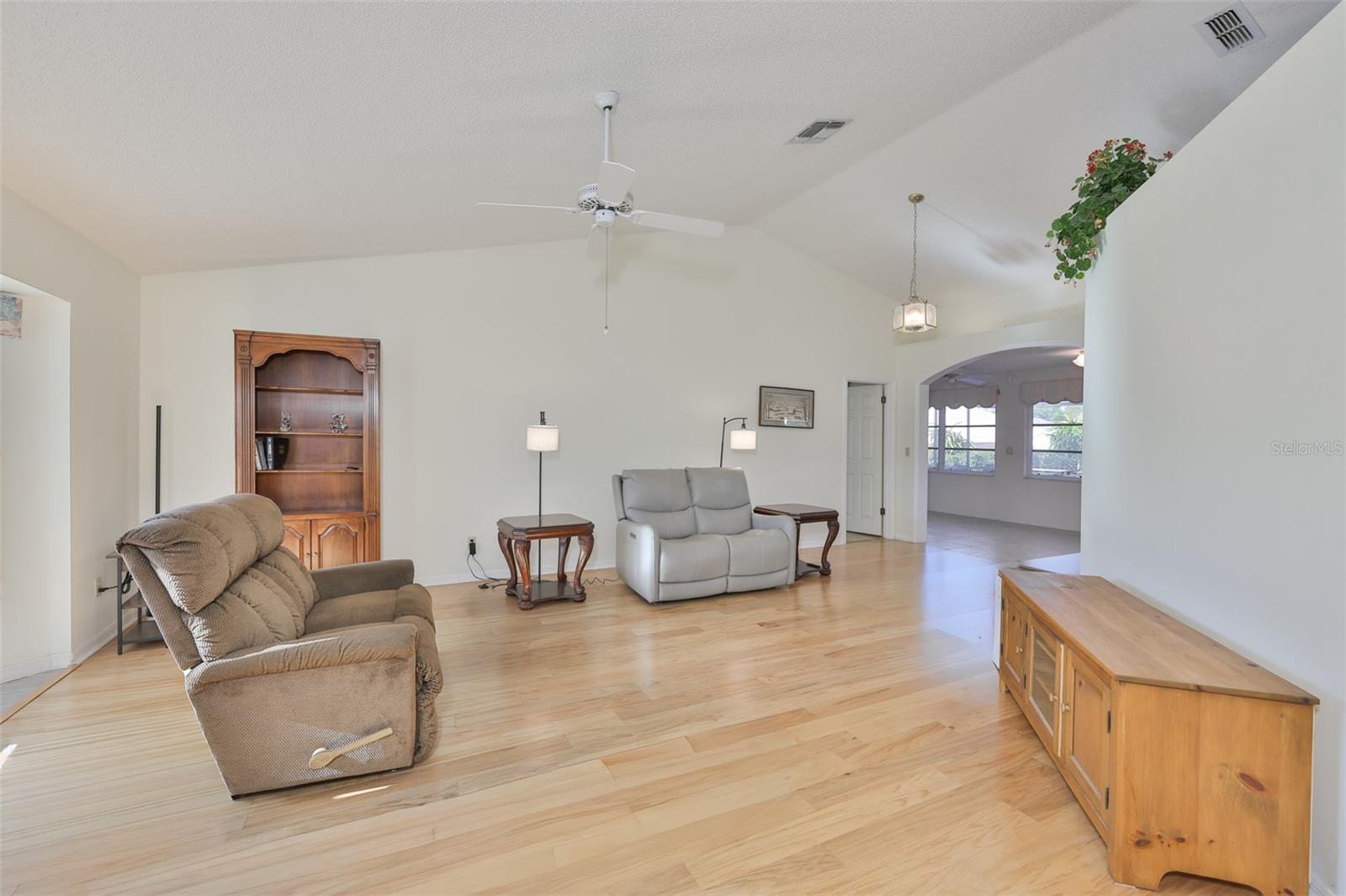 2023 NEW BEDFORD DR, SUN CITY CENTER, FL, 33573