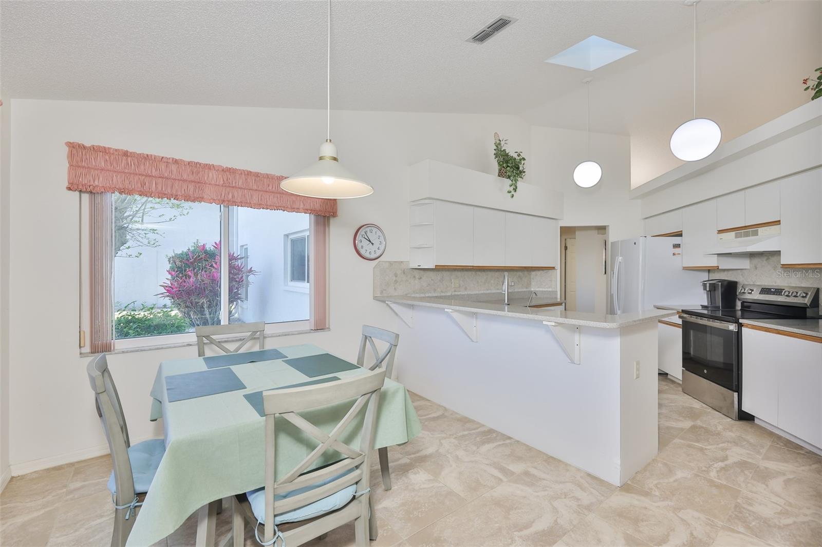 2023 NEW BEDFORD DR, SUN CITY CENTER, FL, 33573