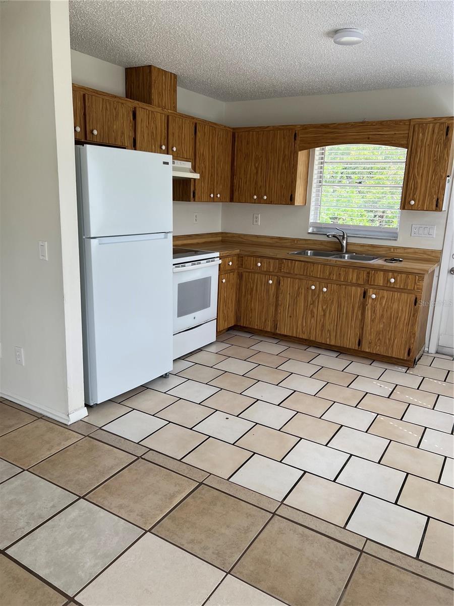 12056 HENLEY AVE #B, PORT CHARLOTTE, FL, 33981