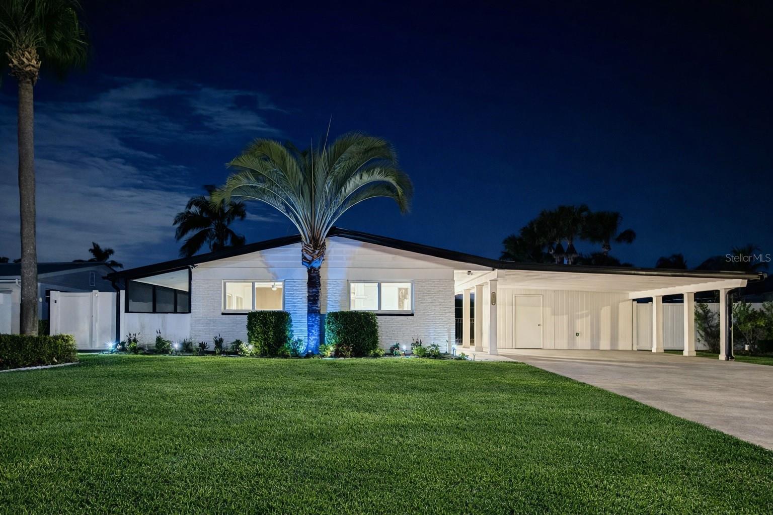 3930 E EDEN ROC CIR, TAMPA, FL, 33634