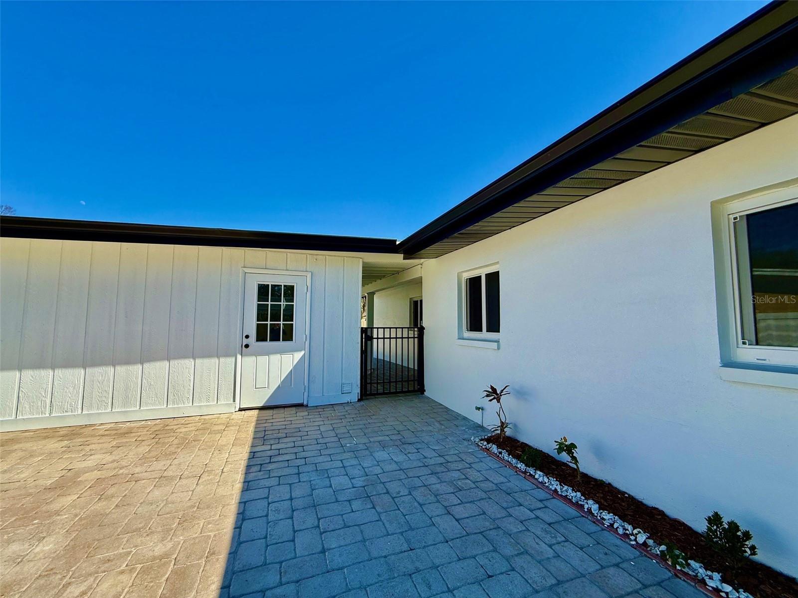 3930 E EDEN ROC CIR, TAMPA, FL, 33634