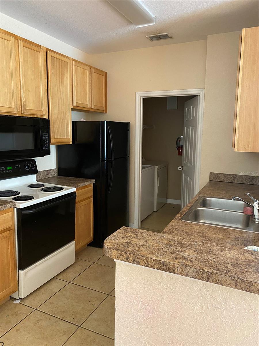 2406 COURTNEY MEADOWS CT #302, TAMPA, FL, 33619