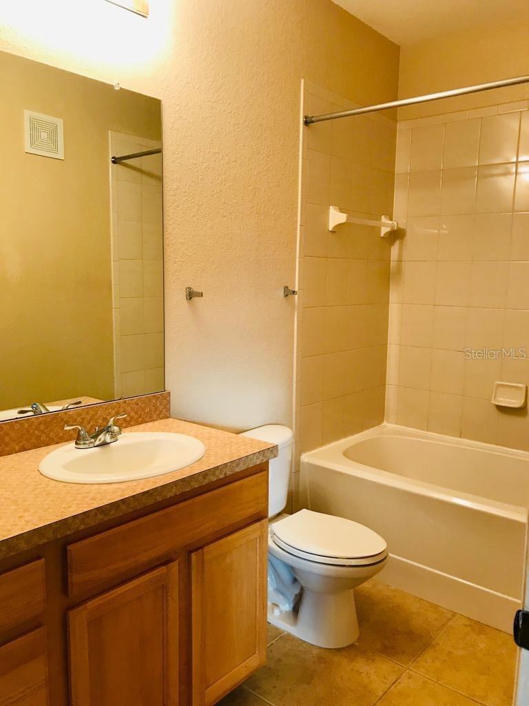 2406 COURTNEY MEADOWS CT #302, TAMPA, FL, 33619