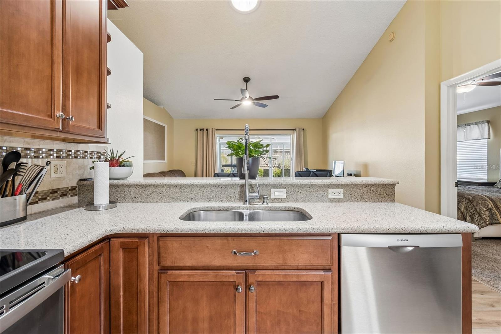 11029 STREAMSIDE DR, TAMPA, FL, 33624