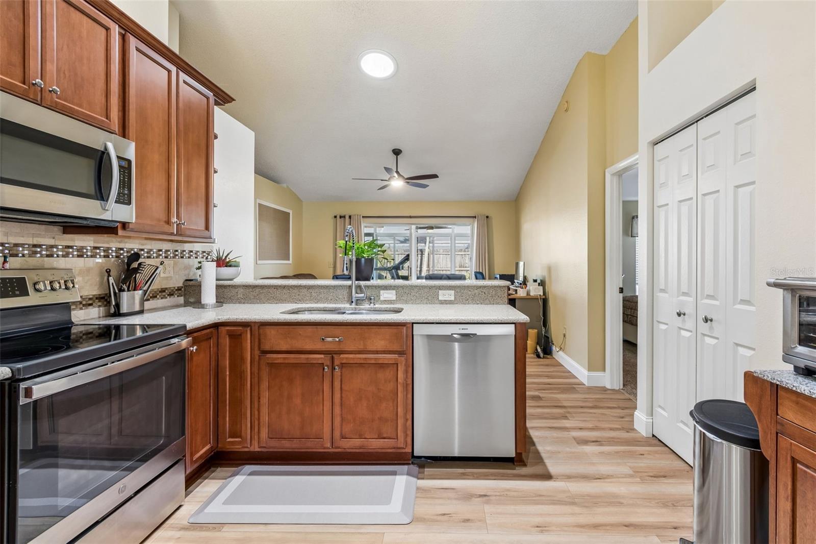 11029 STREAMSIDE DR, TAMPA, FL, 33624