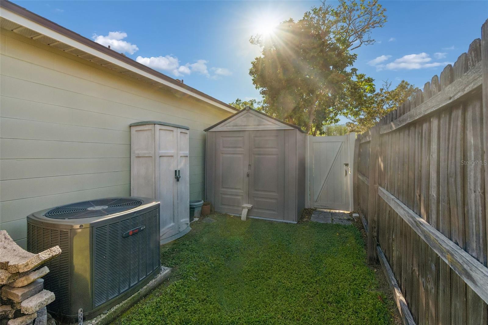 11029 STREAMSIDE DR, TAMPA, FL, 33624