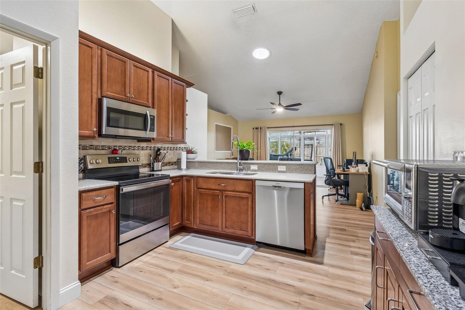 11029 STREAMSIDE DR, TAMPA, FL, 33624