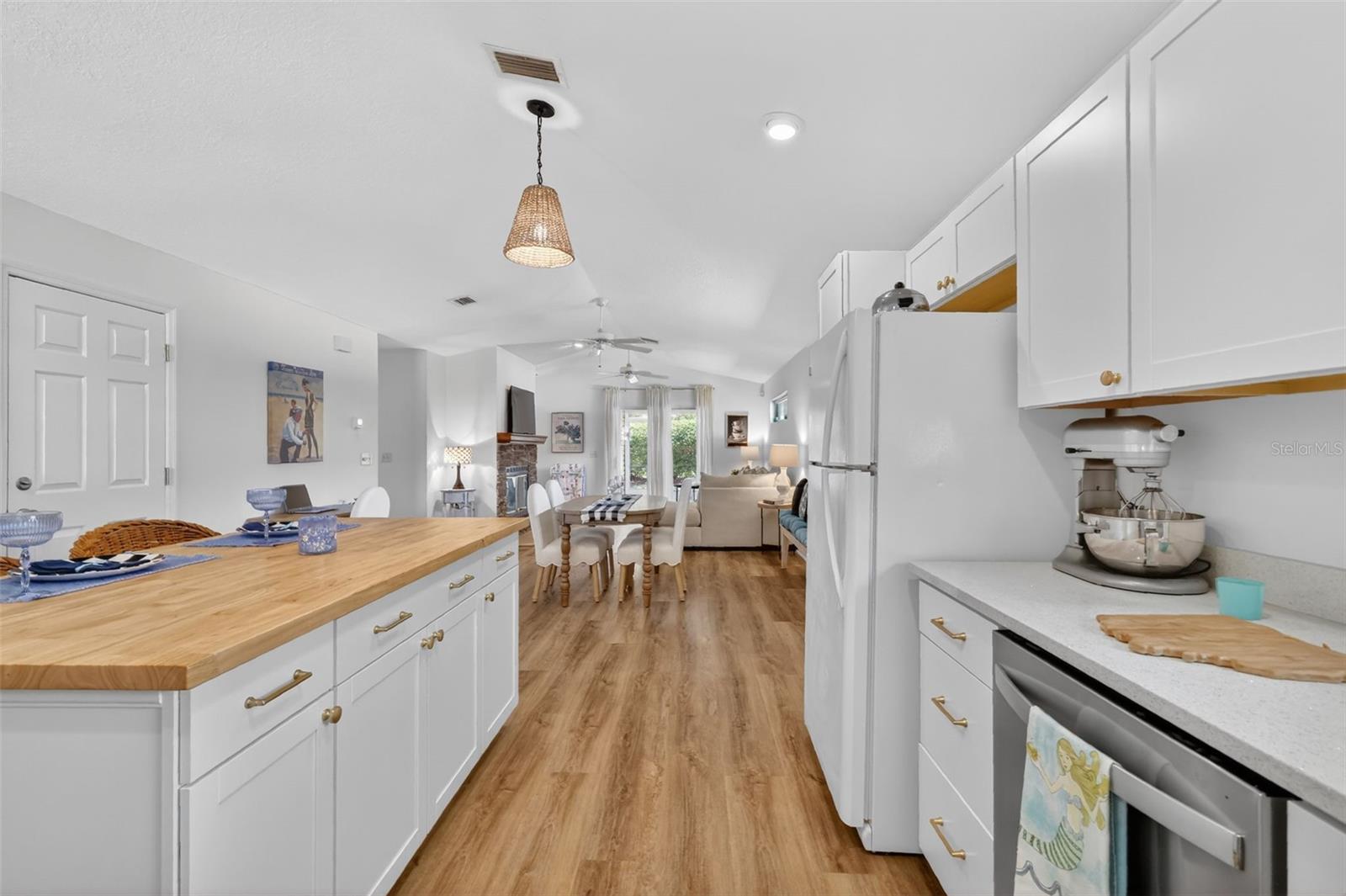 1984 GOLDEN PALM CIR, TAVARES, FL, 32778