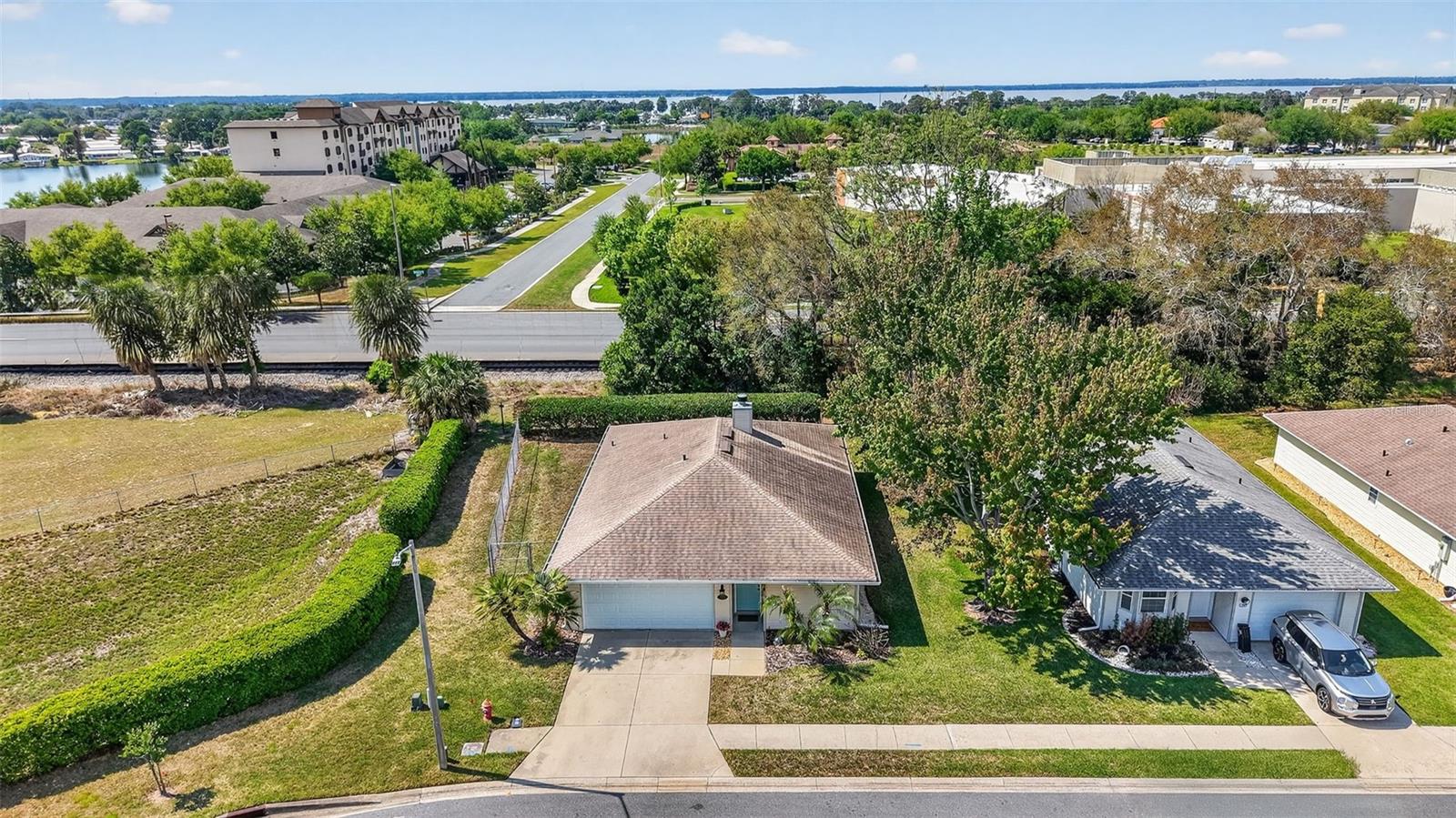 1984 GOLDEN PALM CIR, TAVARES, FL, 32778
