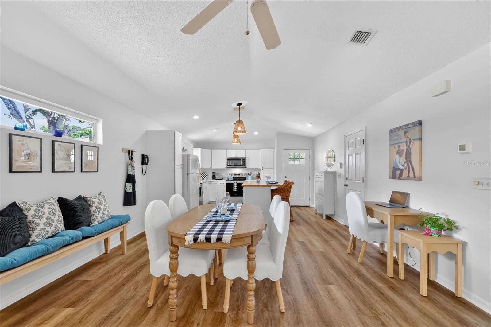 1984 GOLDEN PALM CIR, TAVARES, FL, 32778