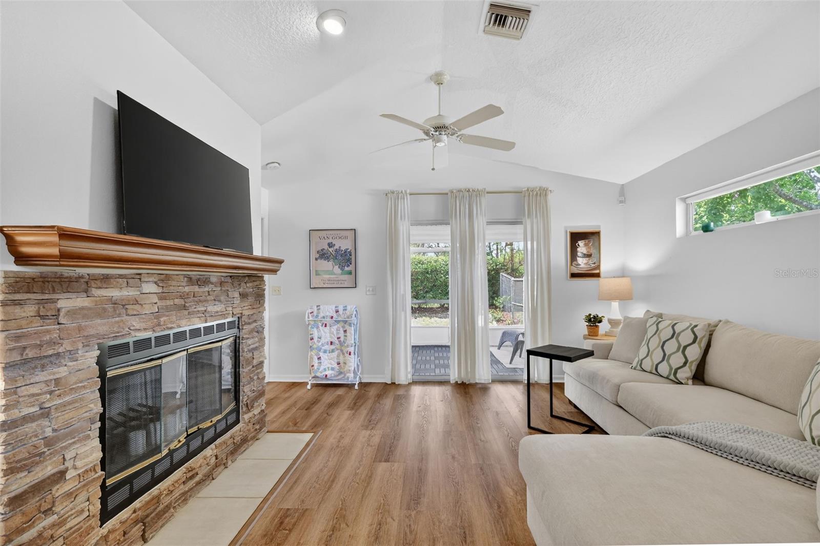 1984 GOLDEN PALM CIR, TAVARES, FL, 32778