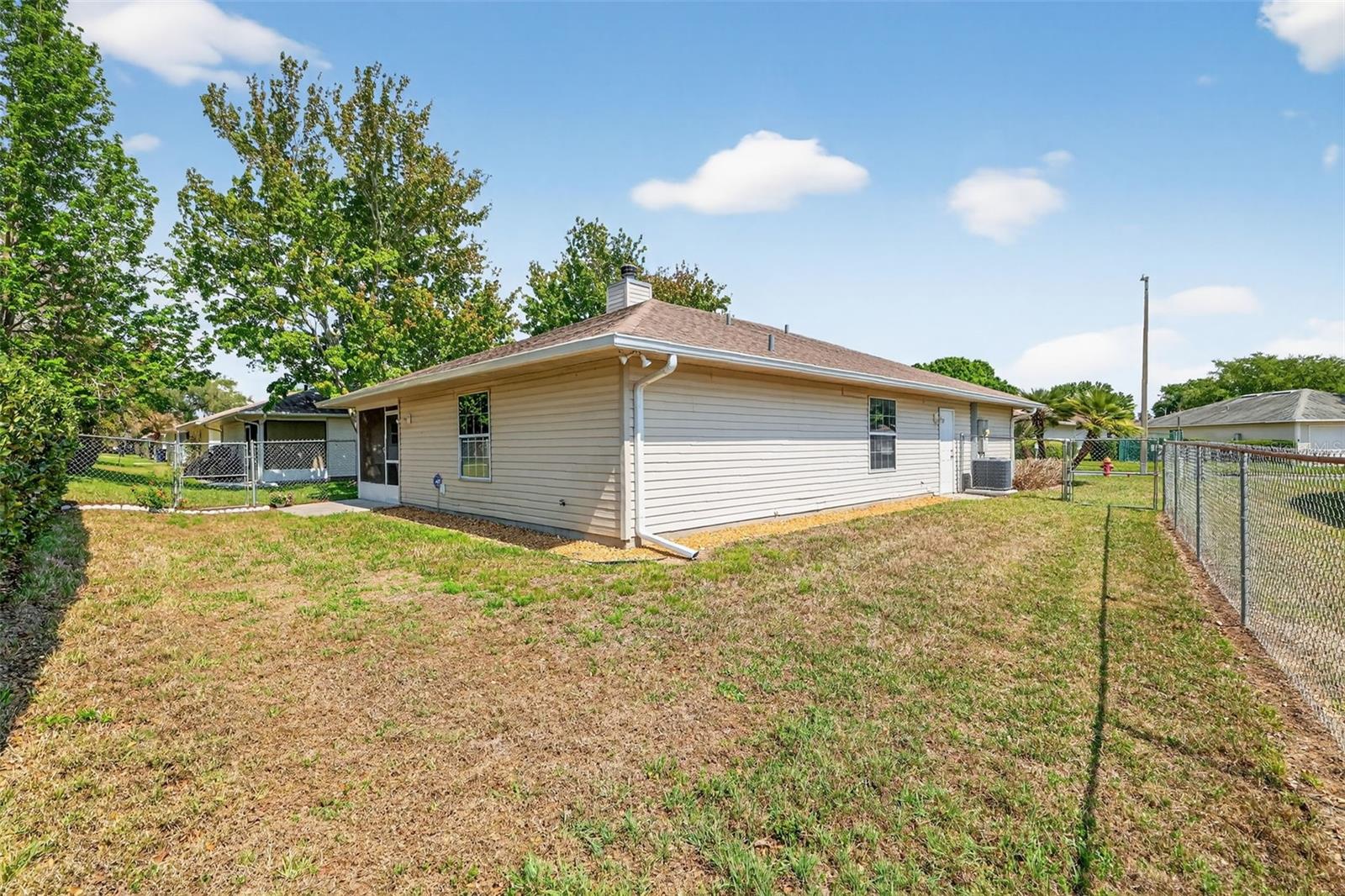 1984 GOLDEN PALM CIR, TAVARES, FL, 32778