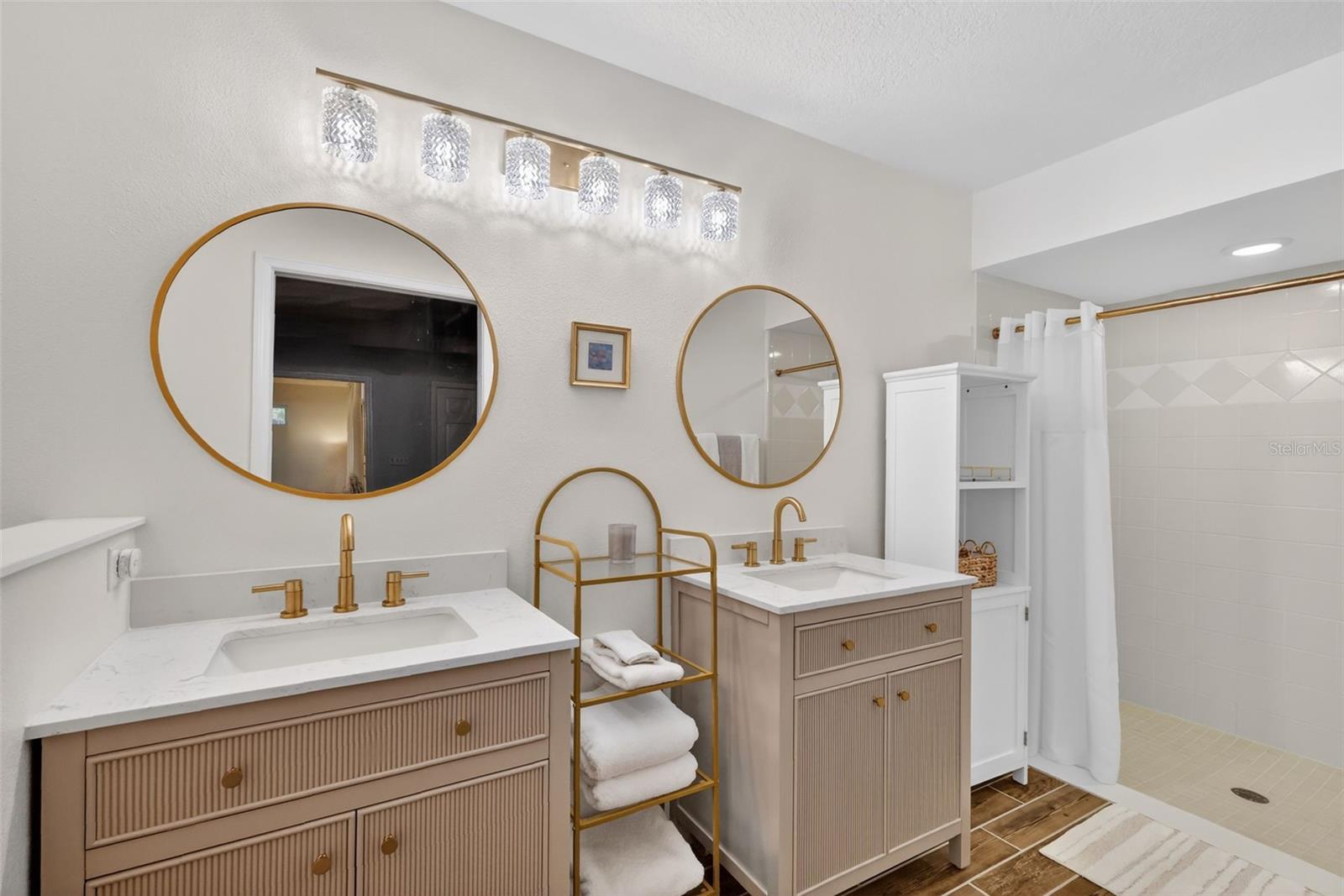 1984 GOLDEN PALM CIR, TAVARES, FL, 32778