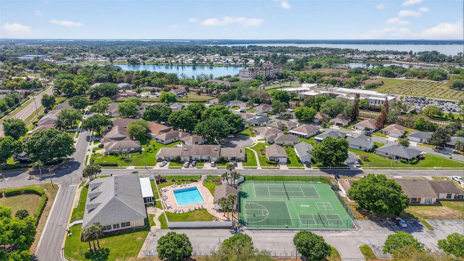 1984 GOLDEN PALM CIR, TAVARES, FL, 32778
