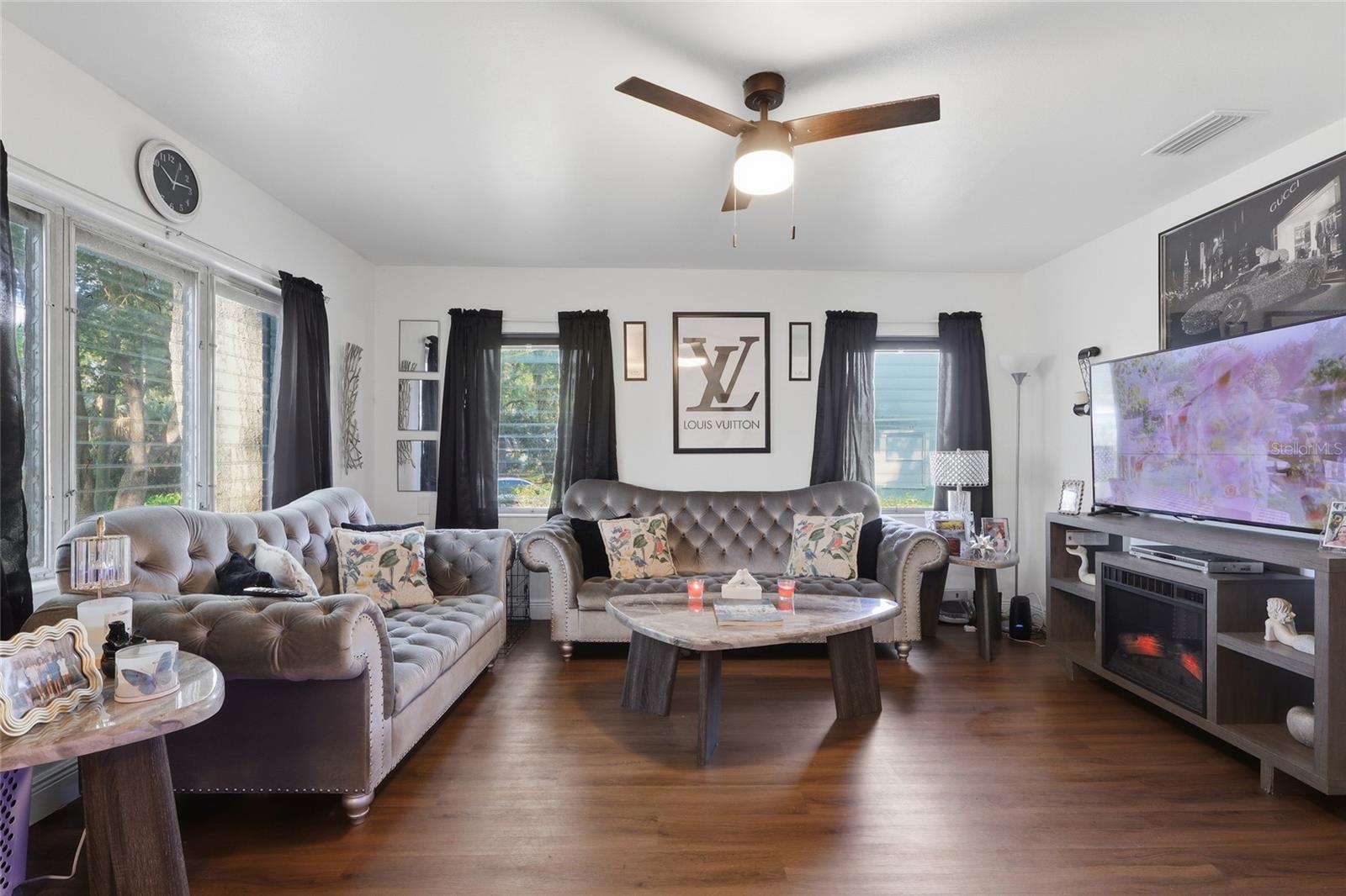 3802 LAKESHORE DR, TAMPA, FL, 33604