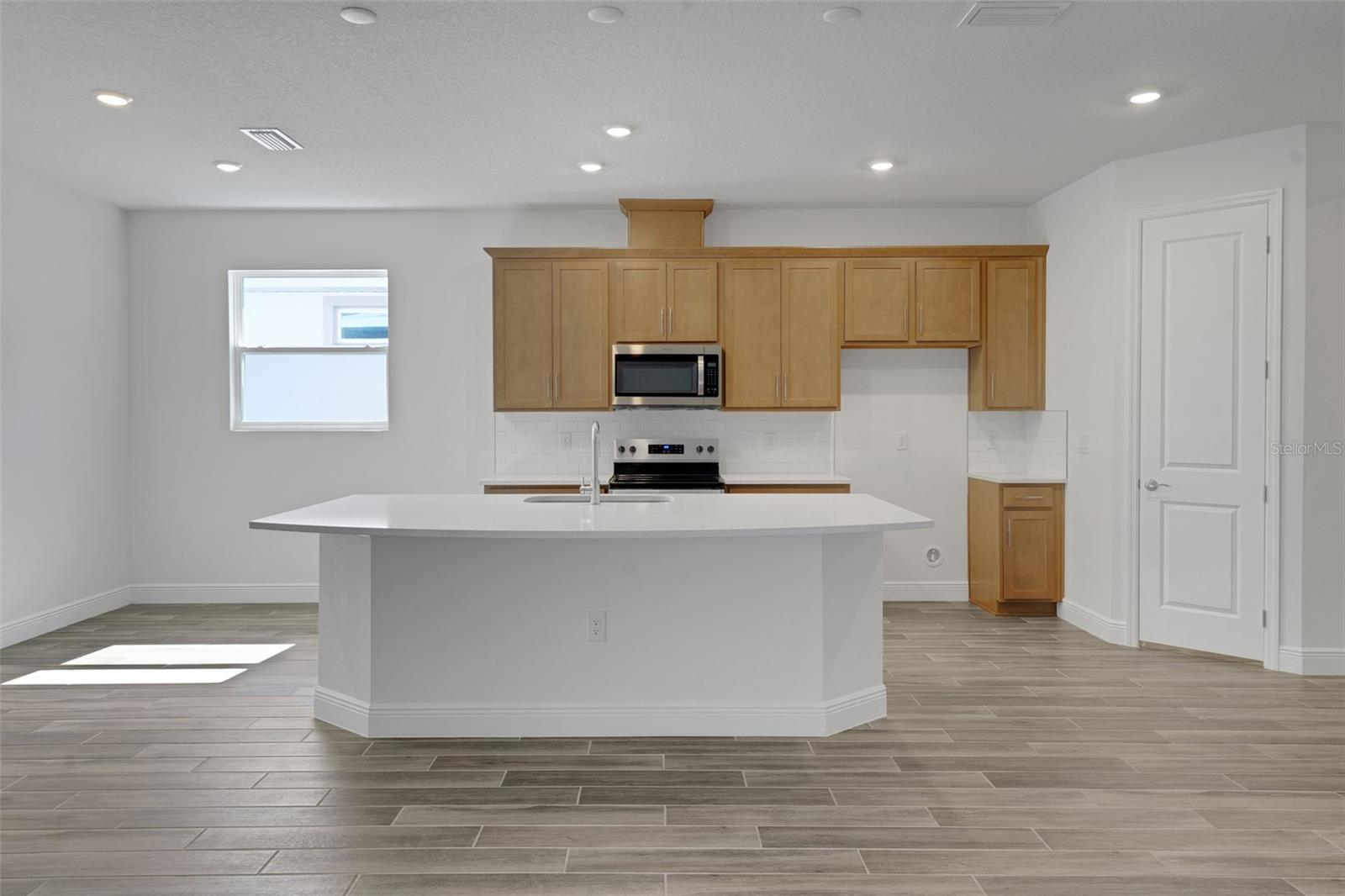 17527 VALLEYWOOD PKWY, LAND O LAKES, FL, 34638