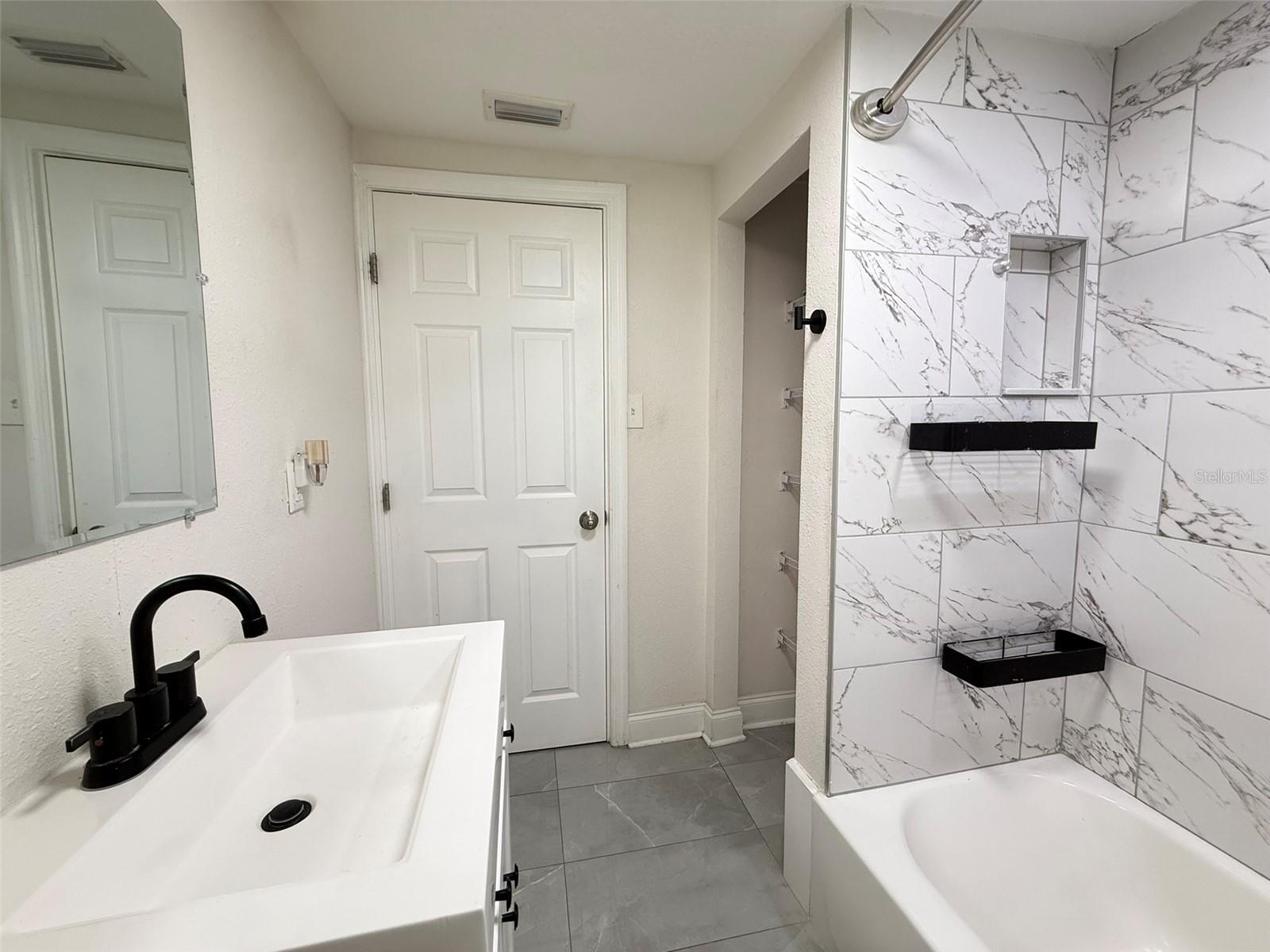 8027 N NEWPORT AVE, TAMPA, FL, 33604